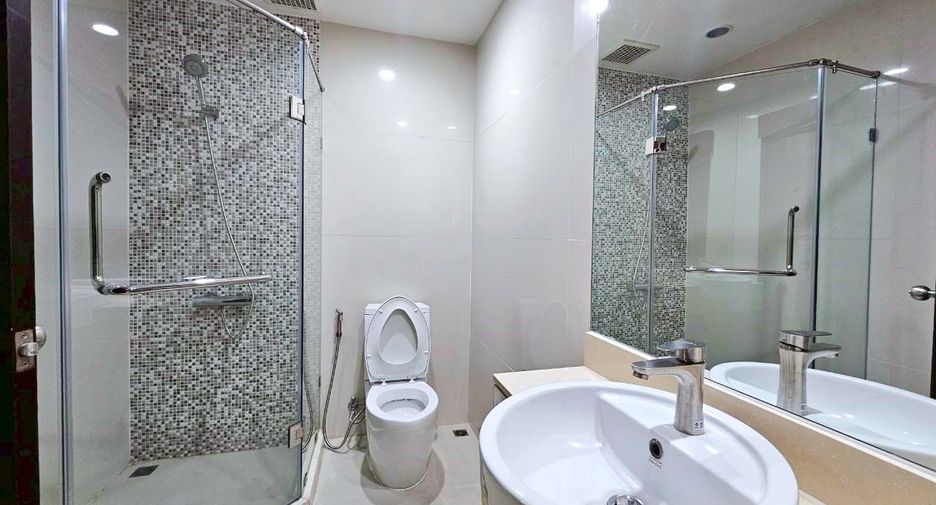 For rent 2 bedrooms condo in Pathum Wan, Bangkok