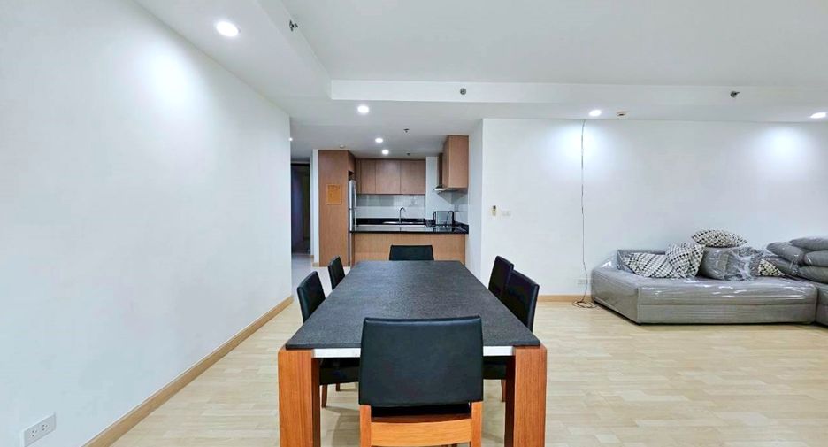 For rent 2 bedrooms condo in Pathum Wan, Bangkok