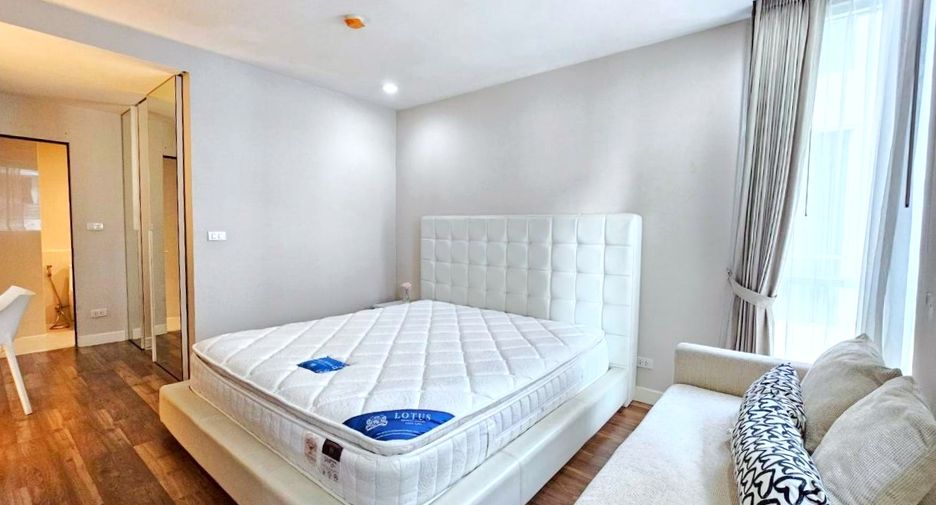 For rent 2 bedrooms condo in Pathum Wan, Bangkok