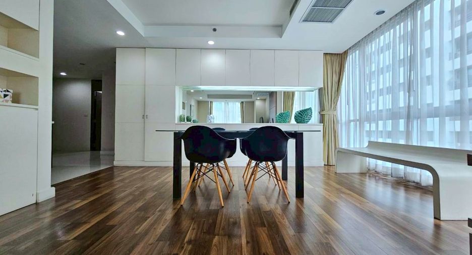 For rent 2 bedrooms condo in Pathum Wan, Bangkok