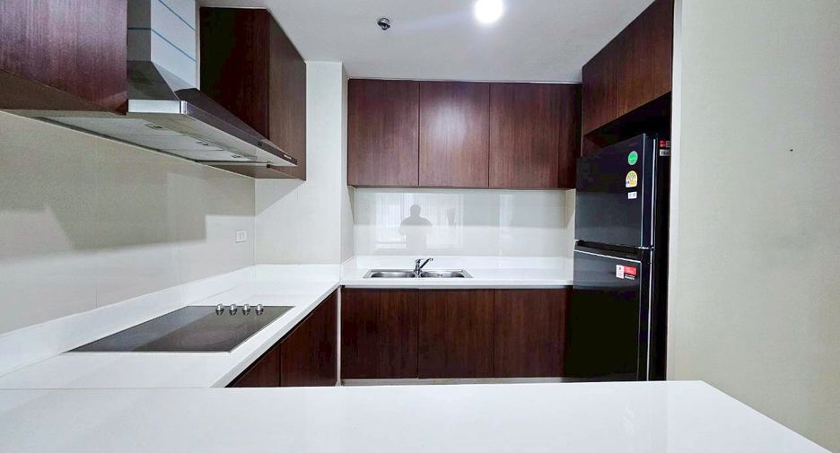 For rent 2 bedrooms condo in Pathum Wan, Bangkok