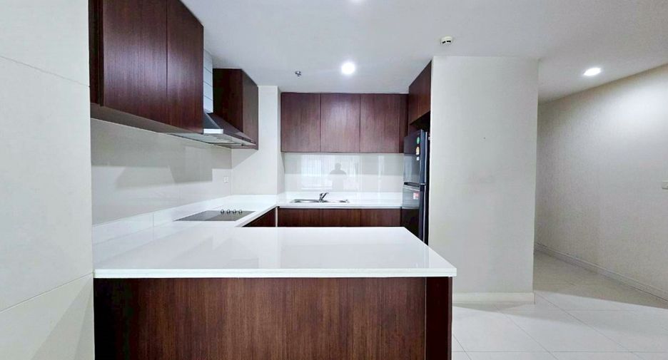 For rent 2 bedrooms condo in Pathum Wan, Bangkok