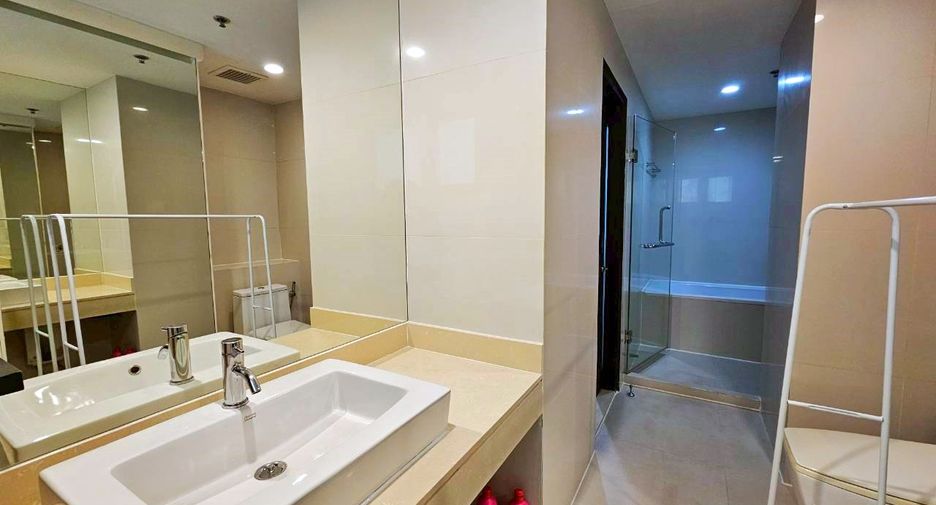 For rent 2 bedrooms condo in Pathum Wan, Bangkok