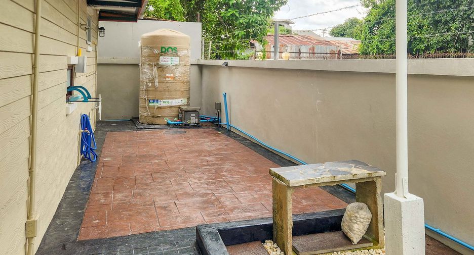 For rent and for sale 2 bedrooms house in Mueang Chiang Mai, Chiang Mai