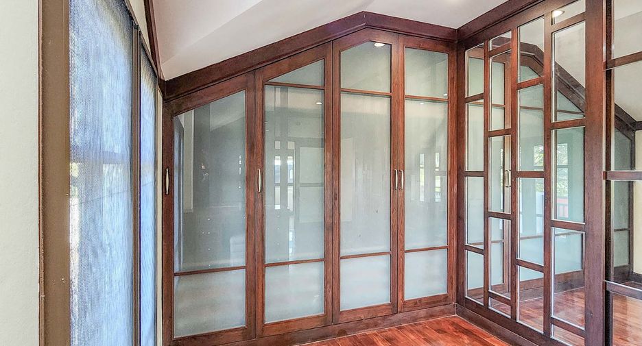Продажа 4 спальни дом в Дои Сакет, Чианг Маи