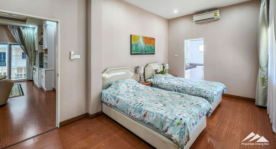 Casa en venta de 5 habitaciones en San Kamphaeng, Chiang Mai