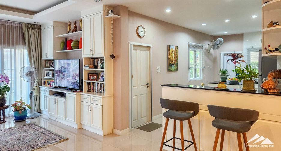 Casa en venta de 5 habitaciones en San Kamphaeng, Chiang Mai