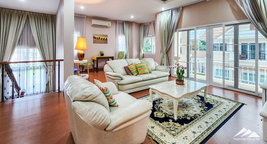 Casa en venta de 5 habitaciones en San Kamphaeng, Chiang Mai
