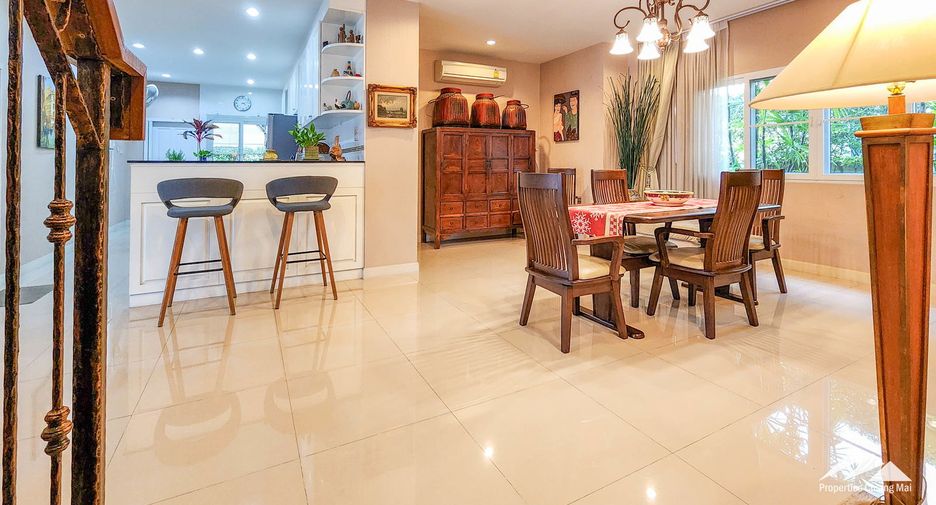 Casa en venta de 5 habitaciones en San Kamphaeng, Chiang Mai