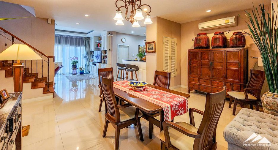 Casa en venta de 5 habitaciones en San Kamphaeng, Chiang Mai