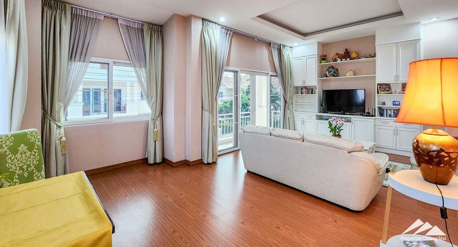 Casa en venta de 5 habitaciones en San Kamphaeng, Chiang Mai