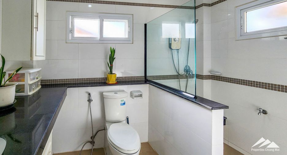 Casa en venta de 5 habitaciones en San Kamphaeng, Chiang Mai