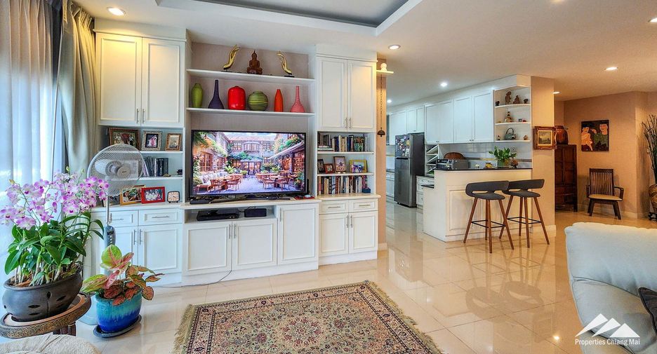 Casa en venta de 5 habitaciones en San Kamphaeng, Chiang Mai