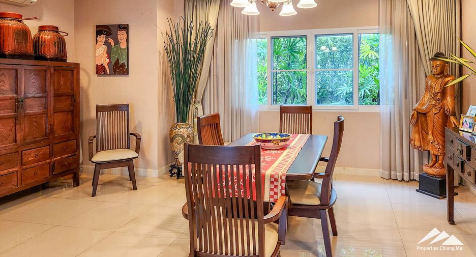 Casa en venta de 5 habitaciones en San Kamphaeng, Chiang Mai