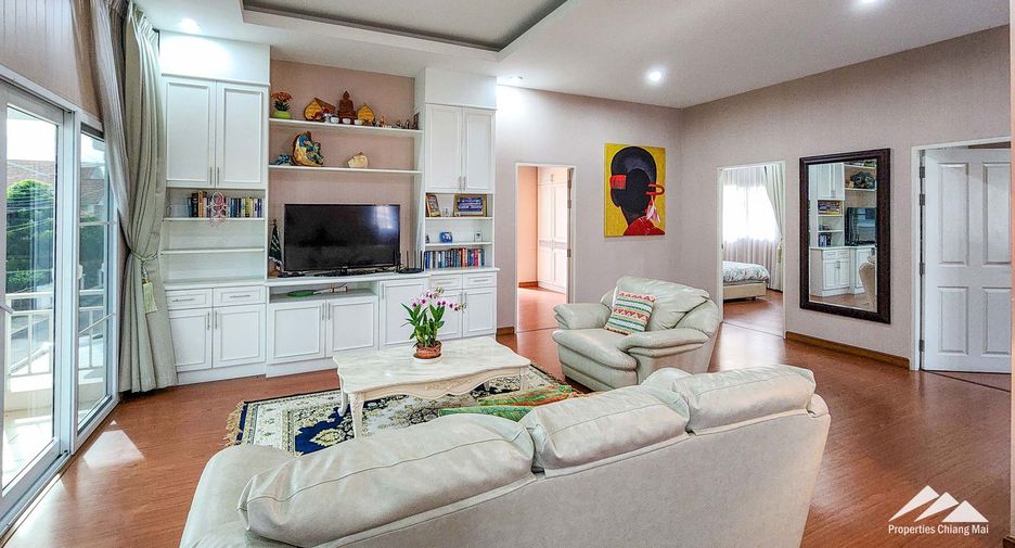 Casa en venta de 5 habitaciones en San Kamphaeng, Chiang Mai
