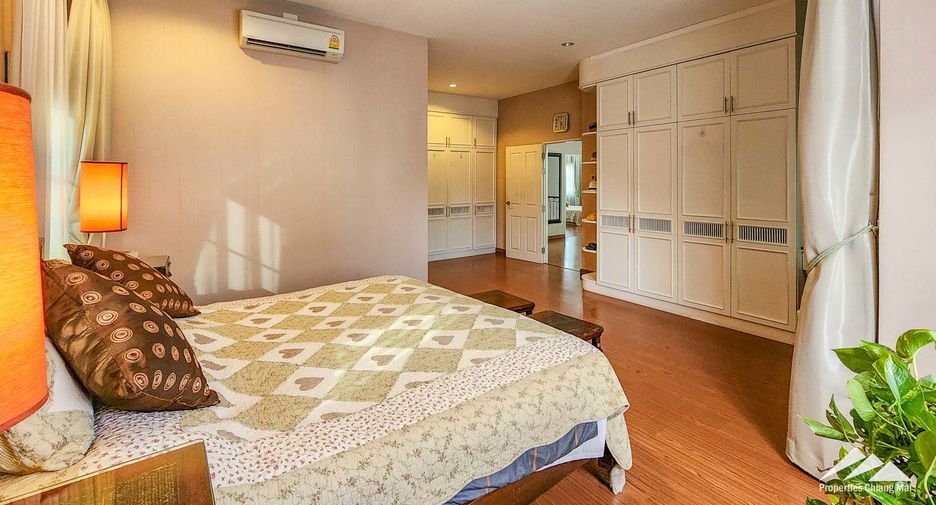Casa en venta de 5 habitaciones en San Kamphaeng, Chiang Mai
