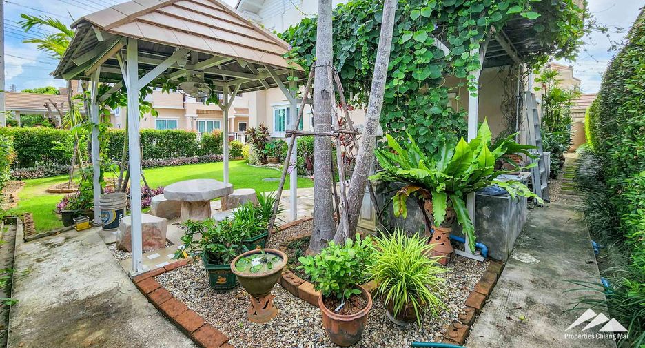 Casa en venta de 5 habitaciones en San Kamphaeng, Chiang Mai