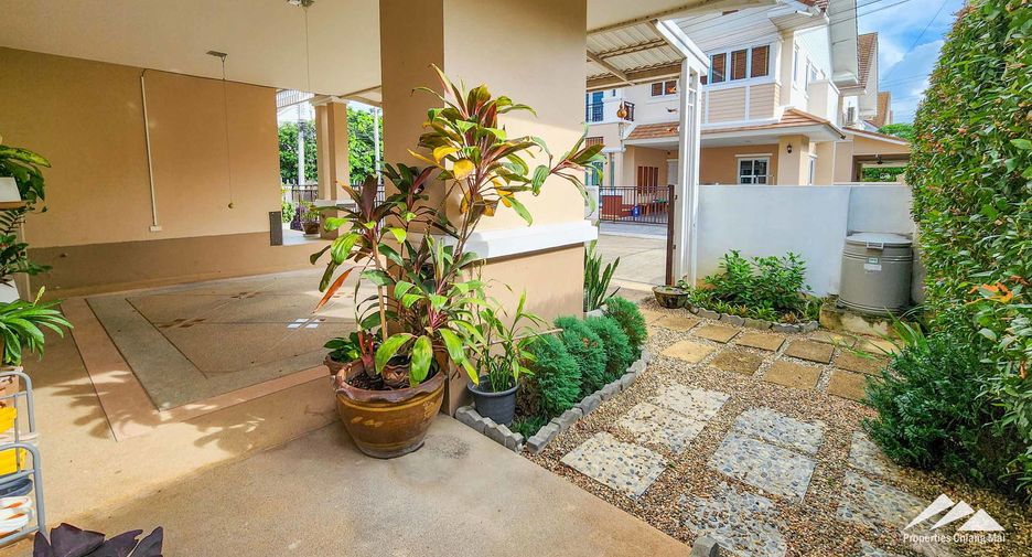 Casa en venta de 5 habitaciones en San Kamphaeng, Chiang Mai