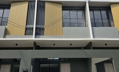 出租 4 卧室 联排别墅 在 Pak Kret, Nonthaburi