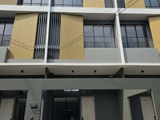 For rent 4 bedrooms townhouse in Pak Kret, Nonthaburi