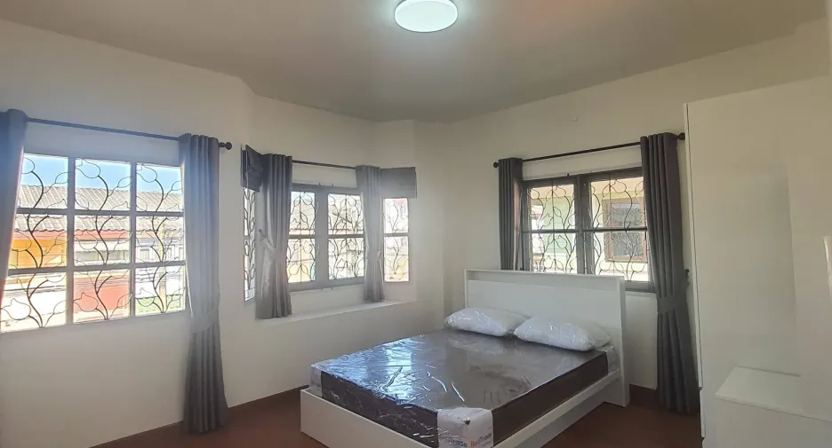 Casa en alquiler de 3 habitaciones en Don Mueang, Bangkok