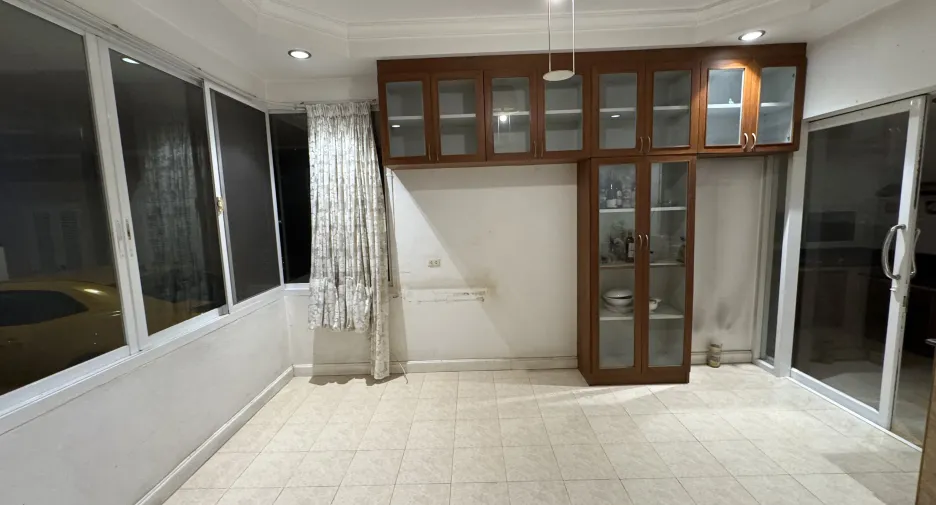 For sale 3 bedrooms house in Prawet, Bangkok