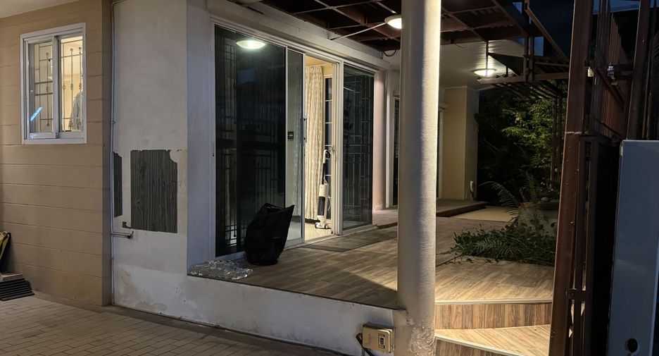 For sale 3 bedrooms house in Prawet, Bangkok