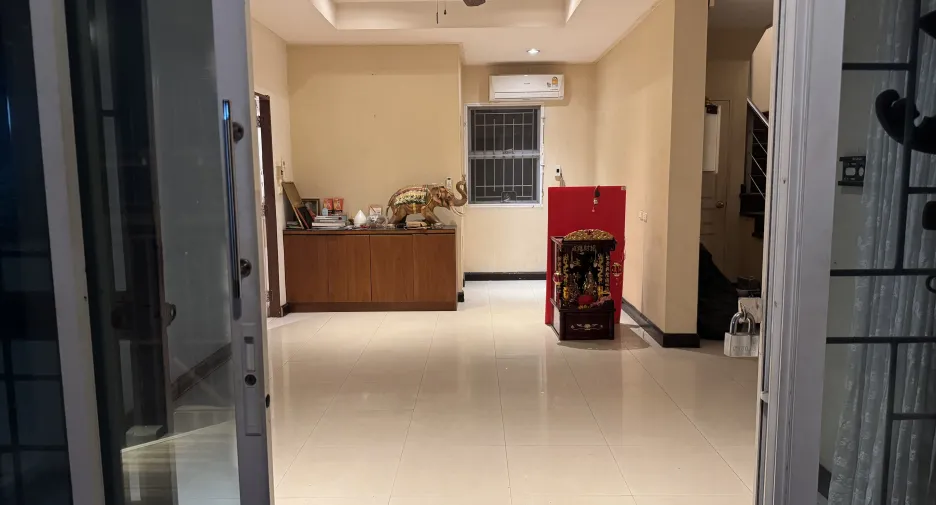 For sale 3 bedrooms house in Prawet, Bangkok