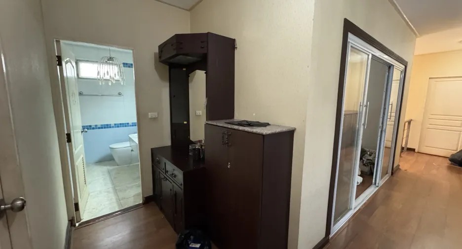 For sale 3 bedrooms house in Prawet, Bangkok