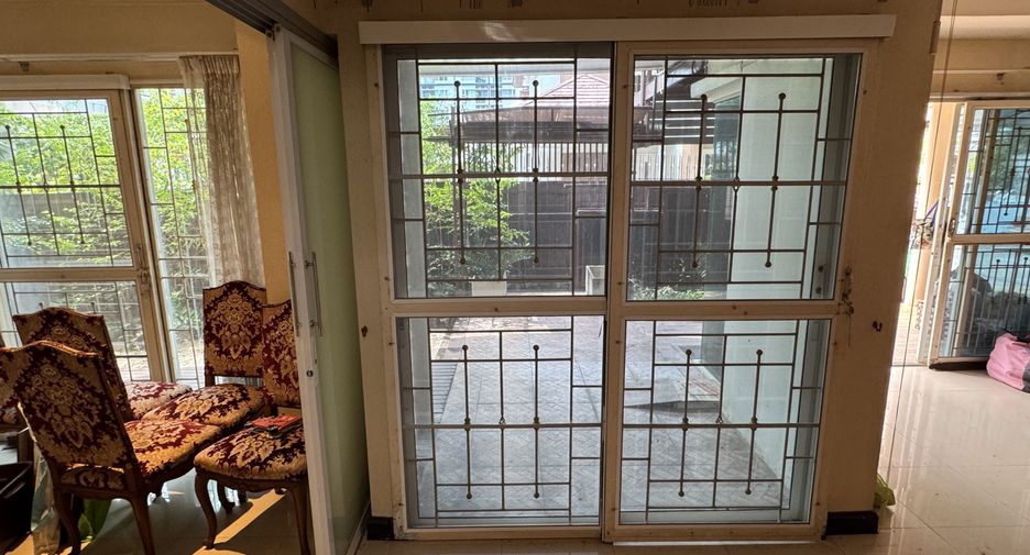 For sale 3 bedrooms house in Prawet, Bangkok