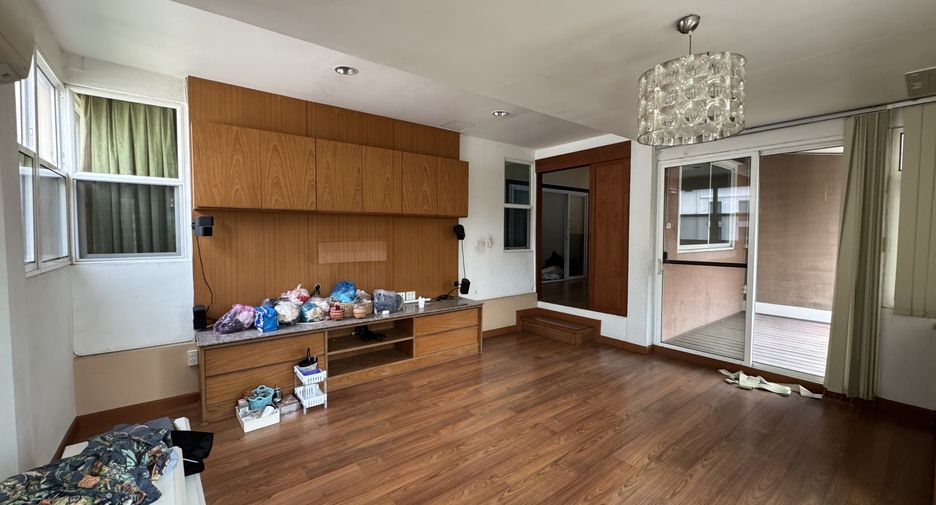 For sale 3 bedrooms house in Prawet, Bangkok