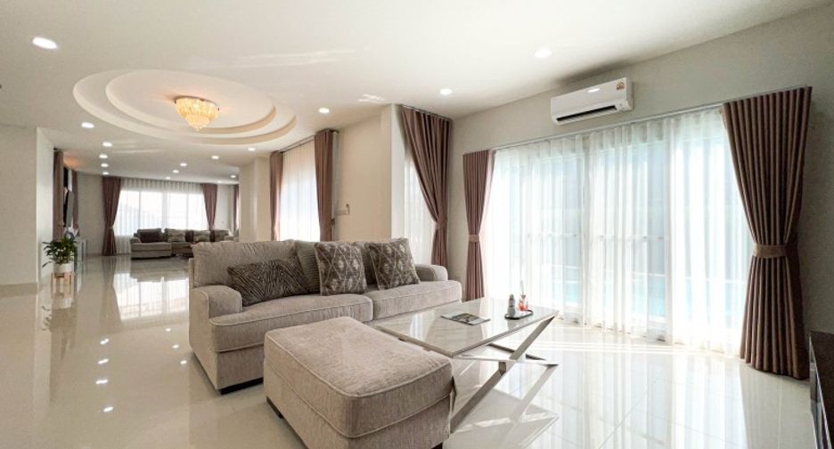 For sale 4 bedrooms house in Bang Lamung, Chonburi