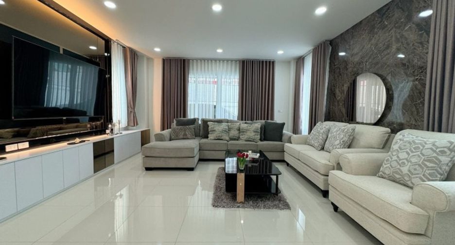 For sale 4 bedrooms house in Bang Lamung, Chonburi