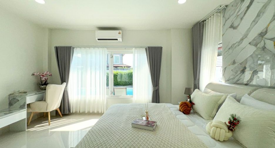 For sale 4 bedrooms house in Bang Lamung, Chonburi