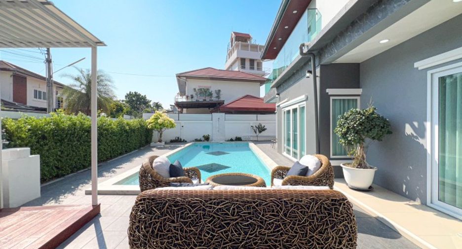 For sale 4 bedrooms house in Bang Lamung, Chonburi