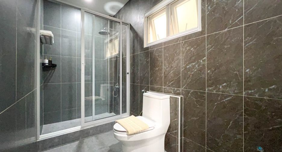 For sale 4 bedrooms house in Bang Lamung, Chonburi