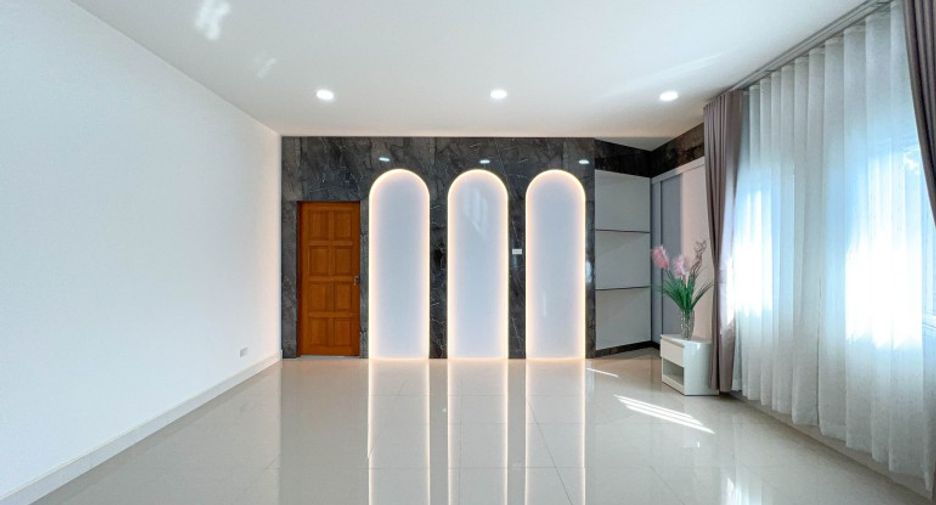 For sale 4 bedrooms house in Bang Lamung, Chonburi