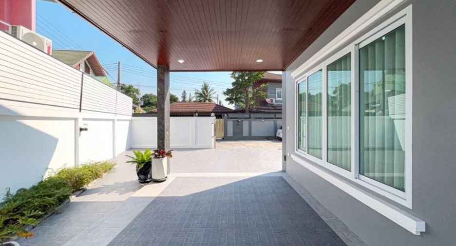 For sale 4 bedrooms house in Bang Lamung, Chonburi