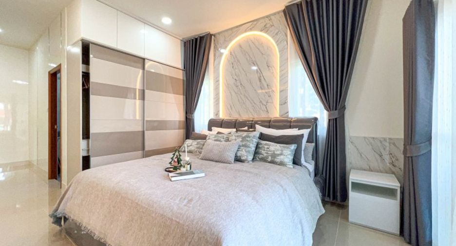 For sale 4 bedrooms house in Bang Lamung, Chonburi