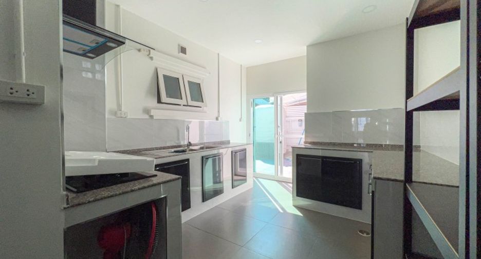 For sale 4 bedrooms house in Bang Lamung, Chonburi