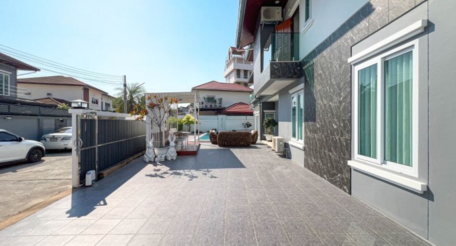 For sale 4 bedrooms house in Bang Lamung, Chonburi