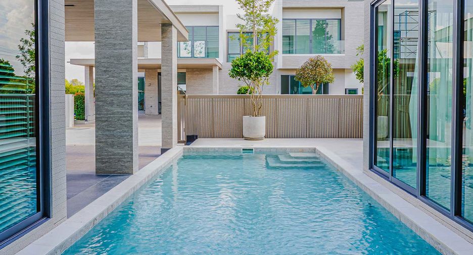 For sale 4 bedrooms house in San Kamphaeng, Chiang Mai
