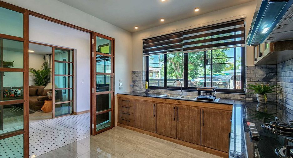 Casa en venta de 4 habitaciones en Hang Dong, Chiang Mai