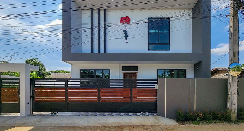 Casa en venta de 4 habitaciones en Hang Dong, Chiang Mai
