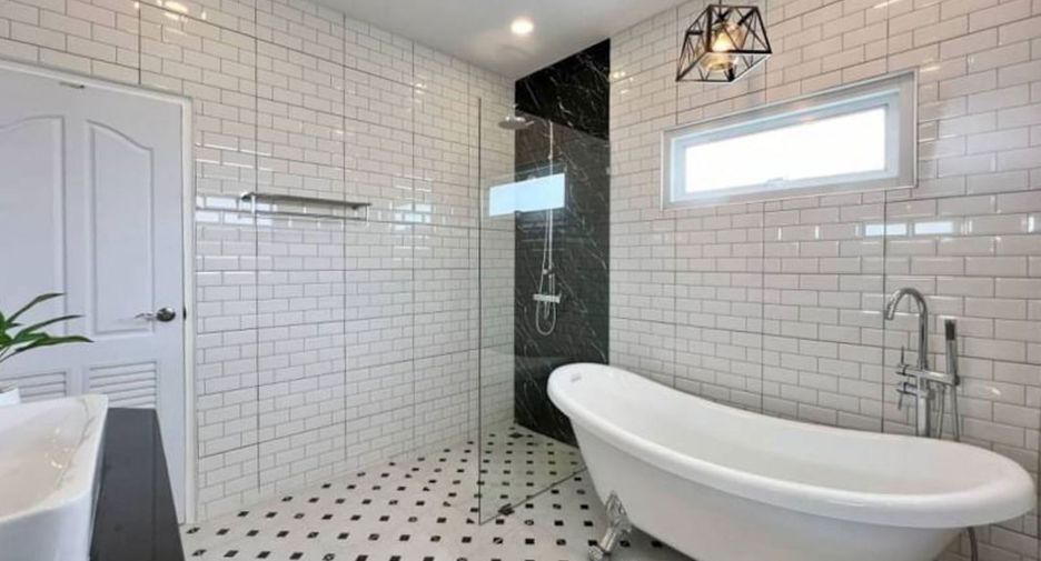 For sale 4 bedrooms house in Hang Dong, Chiang Mai