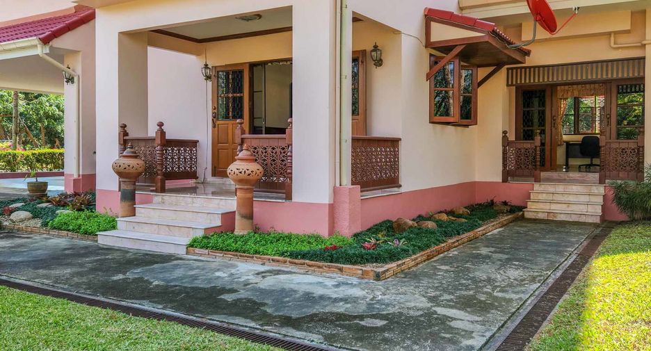 Casa en venta de 5 habitaciones en San Sai, Chiang Mai