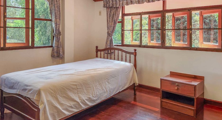Casa en venta de 5 habitaciones en San Sai, Chiang Mai