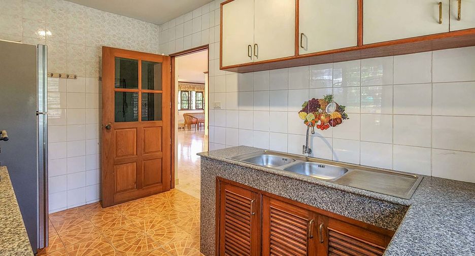 Casa en venta de 5 habitaciones en San Sai, Chiang Mai