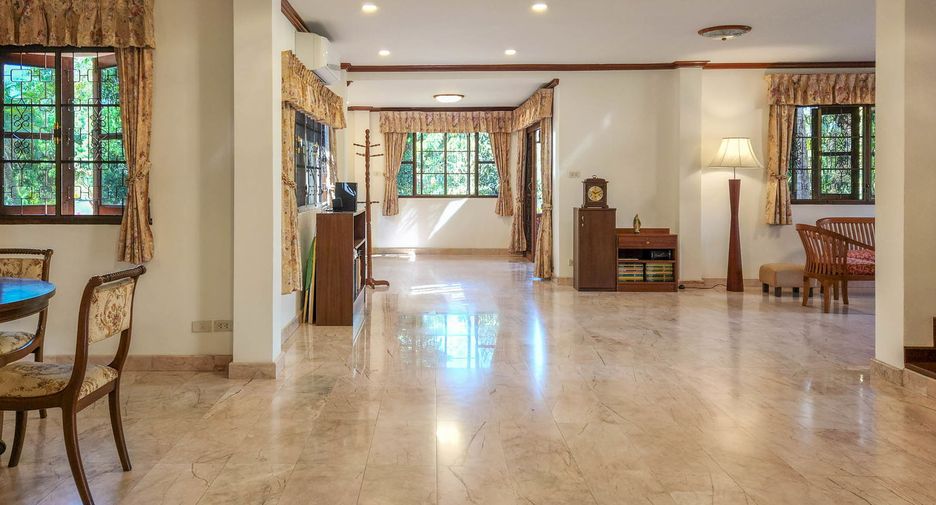 Casa en venta de 5 habitaciones en San Sai, Chiang Mai