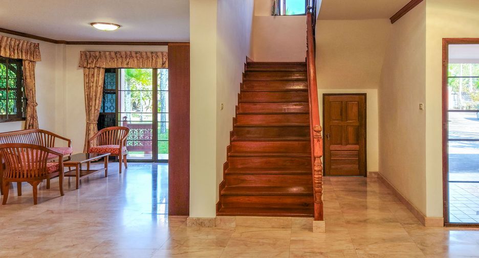 Casa en venta de 5 habitaciones en San Sai, Chiang Mai